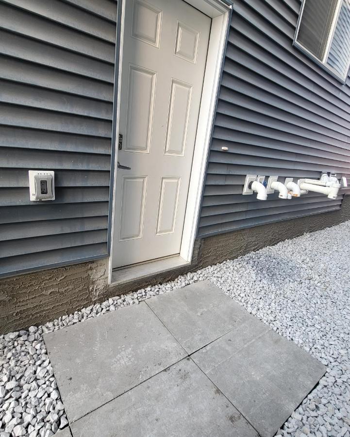 Luxury Suite In Calgary Nw Exterior photo